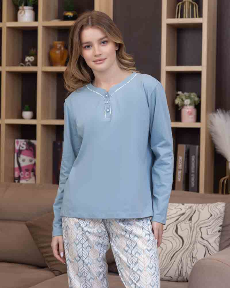 تفاصيل تي شيرت سماوي بكم طويل وفتحة أزرار قصيرة بحافة متباينة Main image